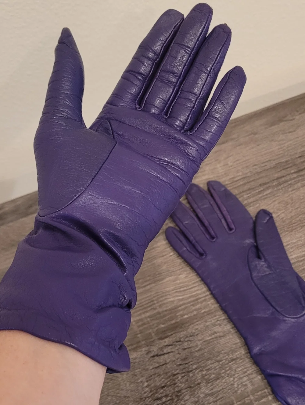Vintage Leather Gloves Purple